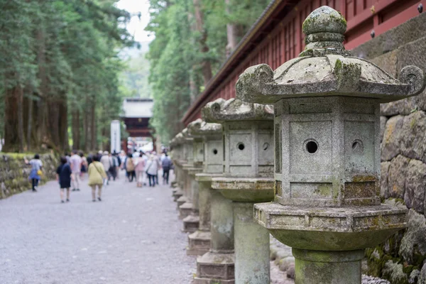 Lanternas de pedra no Santuário de Toshogu em Nikko — Fotografia de Stock