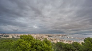 Zaman atlamalı Palma şehir ile kara bulutlar, İspanya