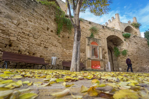 Alcudia Old Town entrance in autumn, Majorca — Stock Photo, Image