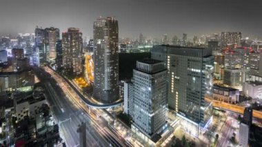 Gece Tokyo şehir merkezinin hızlandırılmış