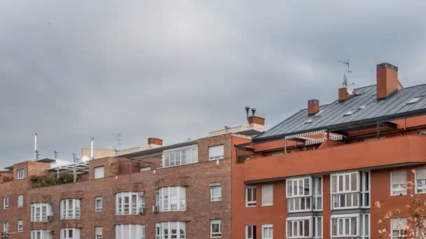 Imagen exterior del timelapse de edificio moderno clásico — Vídeos de Stock