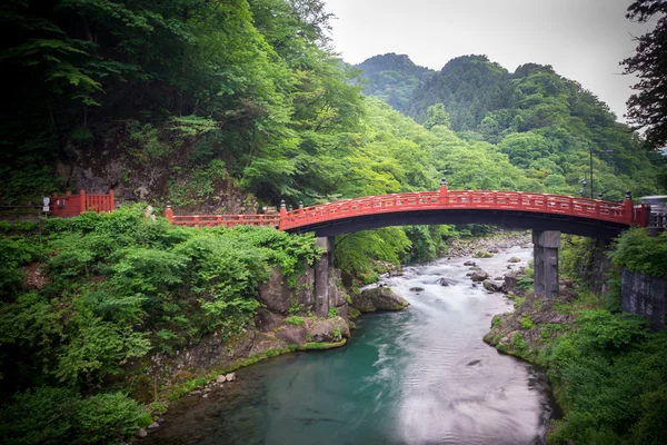 Longa exposição da Ponte Shinkyo em Nikko, Japão. Ângulo largo — Fotografia de Stock