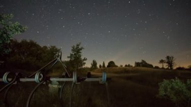 Gece zaman atlamalı yıldız alan araçlar ve thistle