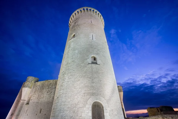 Torre del Castillo de Bellver al atardecer en Mallorca, gran angular —  Fotos de Stock