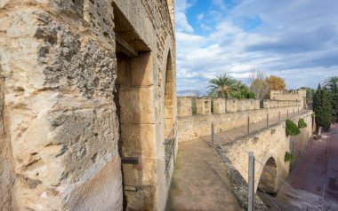 Alcudia, Mayorka duvarın üstüne