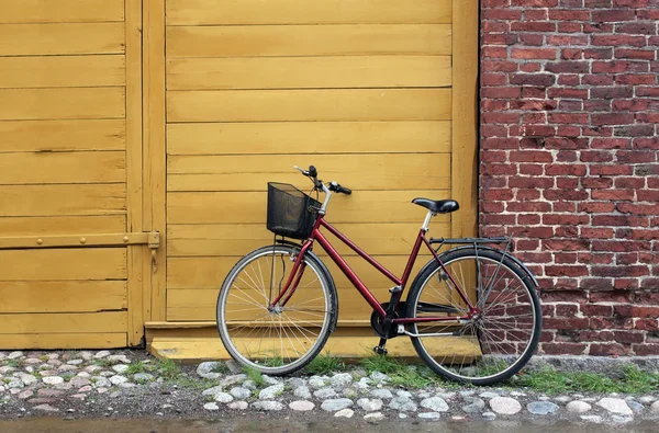 Fahrrad an der Landstraße — Stockfoto