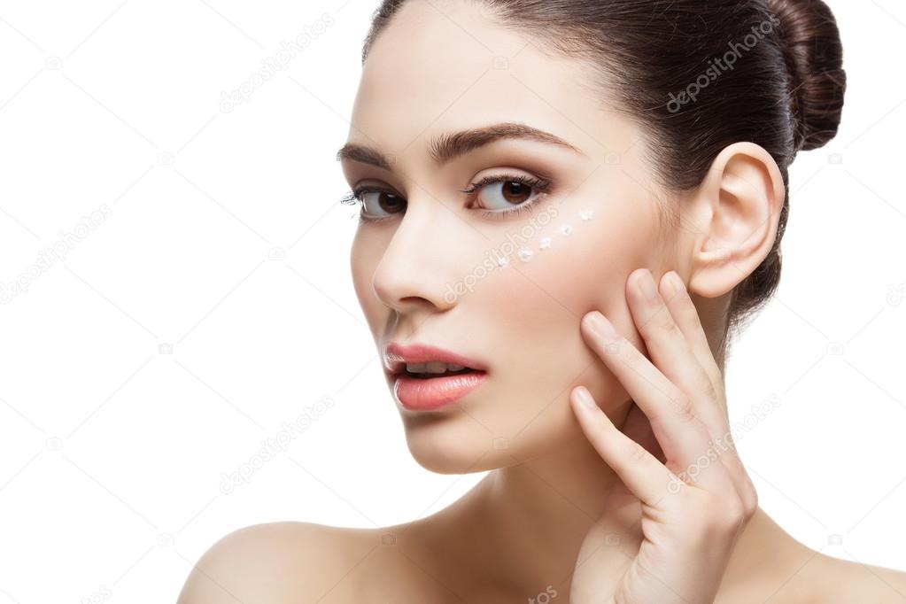 oplate-ingosstrahom-slivki-na-litse-foto