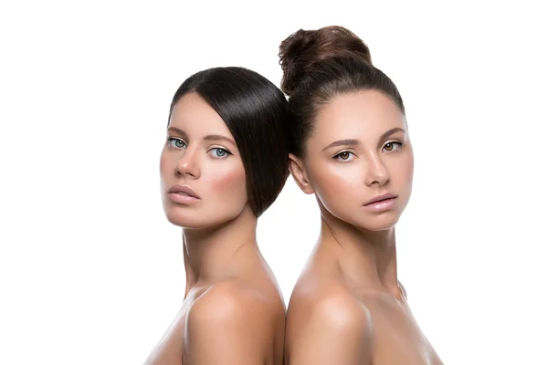 Zwei schöne Mädchen mit perfekter Haut — Stockfoto