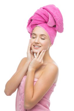 Güzel kız pembe havlu