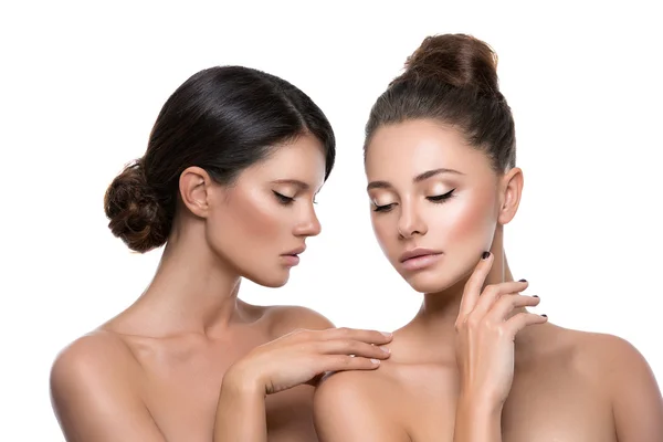 Two beautiful girls with perfect skin — Stock Photo, Image