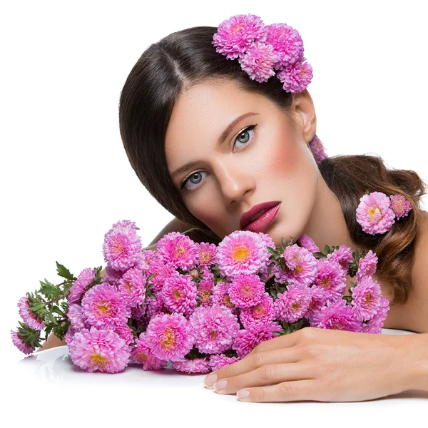 Menina bonita com flores — Fotografia de Stock