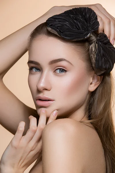 Beautiful girl with perfect skin — Stock Photo, Image