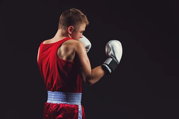 Boxeador joven en forma roja —  Fotos de Stock