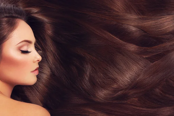 Ragazza con i capelli lunghi — Foto Stock