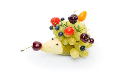 Kirpi şeklinde yapılan meyve snack