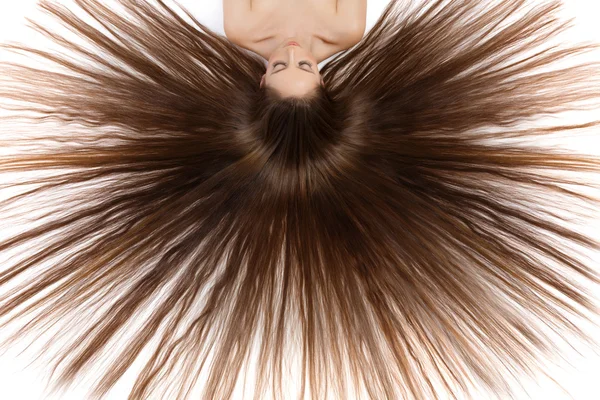Девушка с длинными волосами — стоковое фото