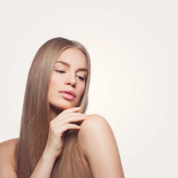 Menina com cabelo comprido — Fotografia de Stock