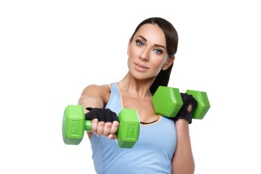 Spor kadın dumbbells ile