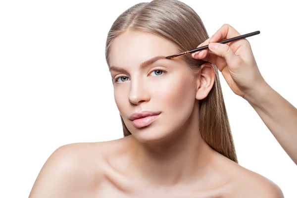 Mujer corregir la forma de las cejas —  Fotos de Stock