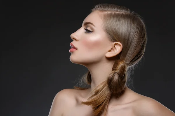 Beautiful girl with hair nods — Stock Photo, Image