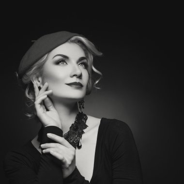 Retro tarzı güzel bayan elbise