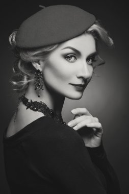 Retro tarzı güzel bayan elbise