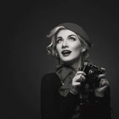 Retro fotoğraf makinesi ile güzel Bayan