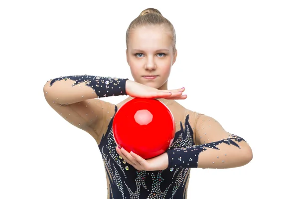 Hermosa chica gimnasta con bola roja —  Fotos de Stock