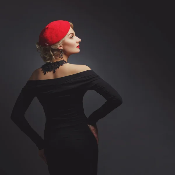 Belle dame en béret rouge — Photo