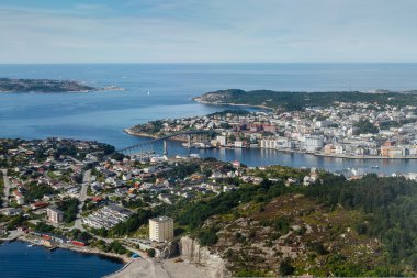 Uçak şehirden görüntüleyin