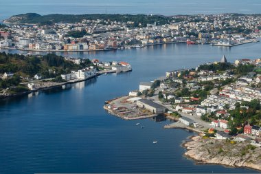 Uçak şehirden görüntüleyin