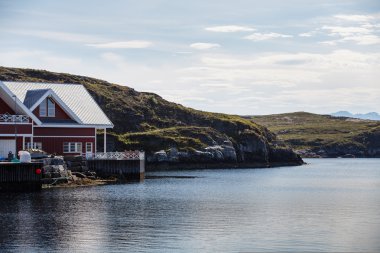 Güzel manzara nowegian fiyortları ve sahil evleri