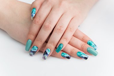 Renkli çivi ile kadın el closeup