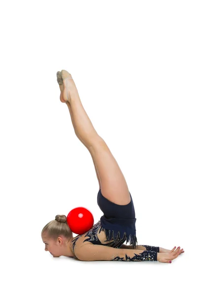 Vackra gymnast tjej med röd boll — Stockfoto