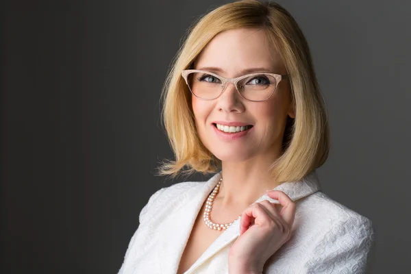 Mujer hermosa en gafas —  Fotos de Stock