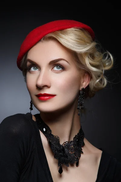 Beautiful lady in red beret — Stock Photo, Image