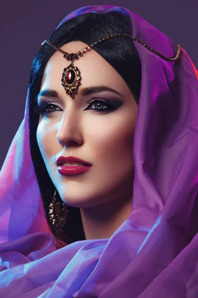 Beautiful girl with arabic makeup — Stock Photo, Image