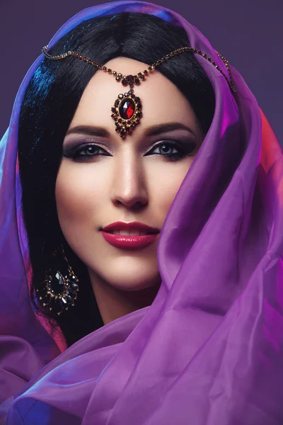 Mooi meisje met Arabische make-up — Stockfoto