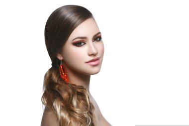 parlak bir makyaj ile kız