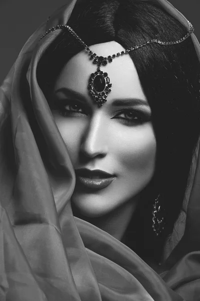 Mooi meisje met Arabische make-up — Stockfoto