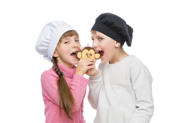 Niños con galleta de Navidad de jengibre — Foto de Stock