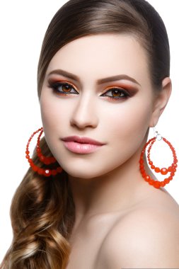 parlak bir makyaj ile kız