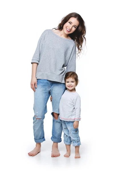 Красива молода мати з маленькою донькою — стокове фото