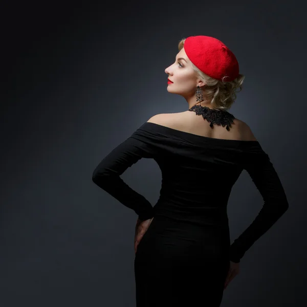 Belle dame en béret rouge — Photo