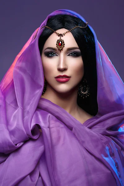 Mooi meisje met Arabische make-up — Stockfoto