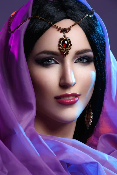 Beautiful girl with arabic makeup — Stock Photo, Image