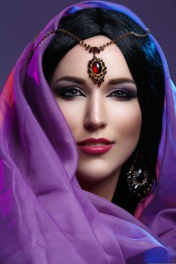 Arapça makyaj ile güzel kız