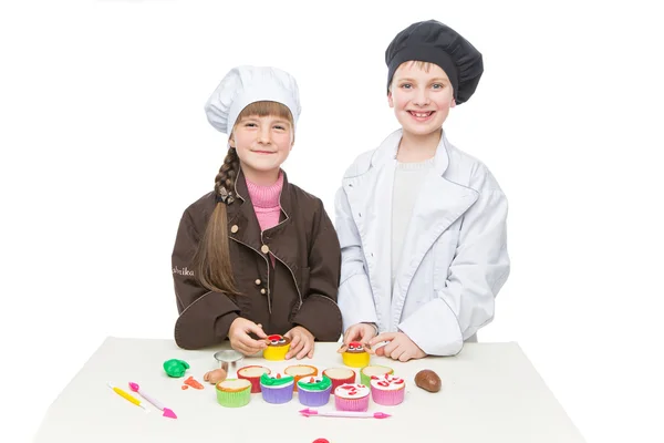 Barn att göra jul cupcakes — Stockfoto