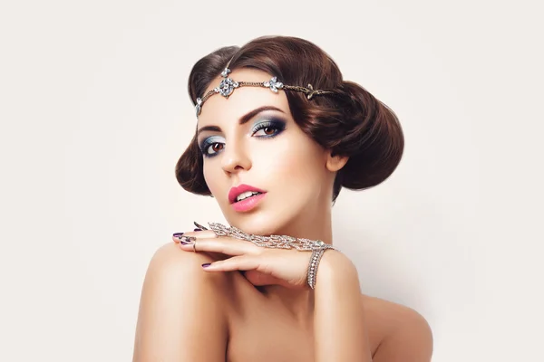 Beautiful girl with make-up and jewelry — Stock Photo, Image