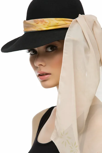 Dziewczyna w kapeluszu z szalikiem — Zdjęcie stockowe
